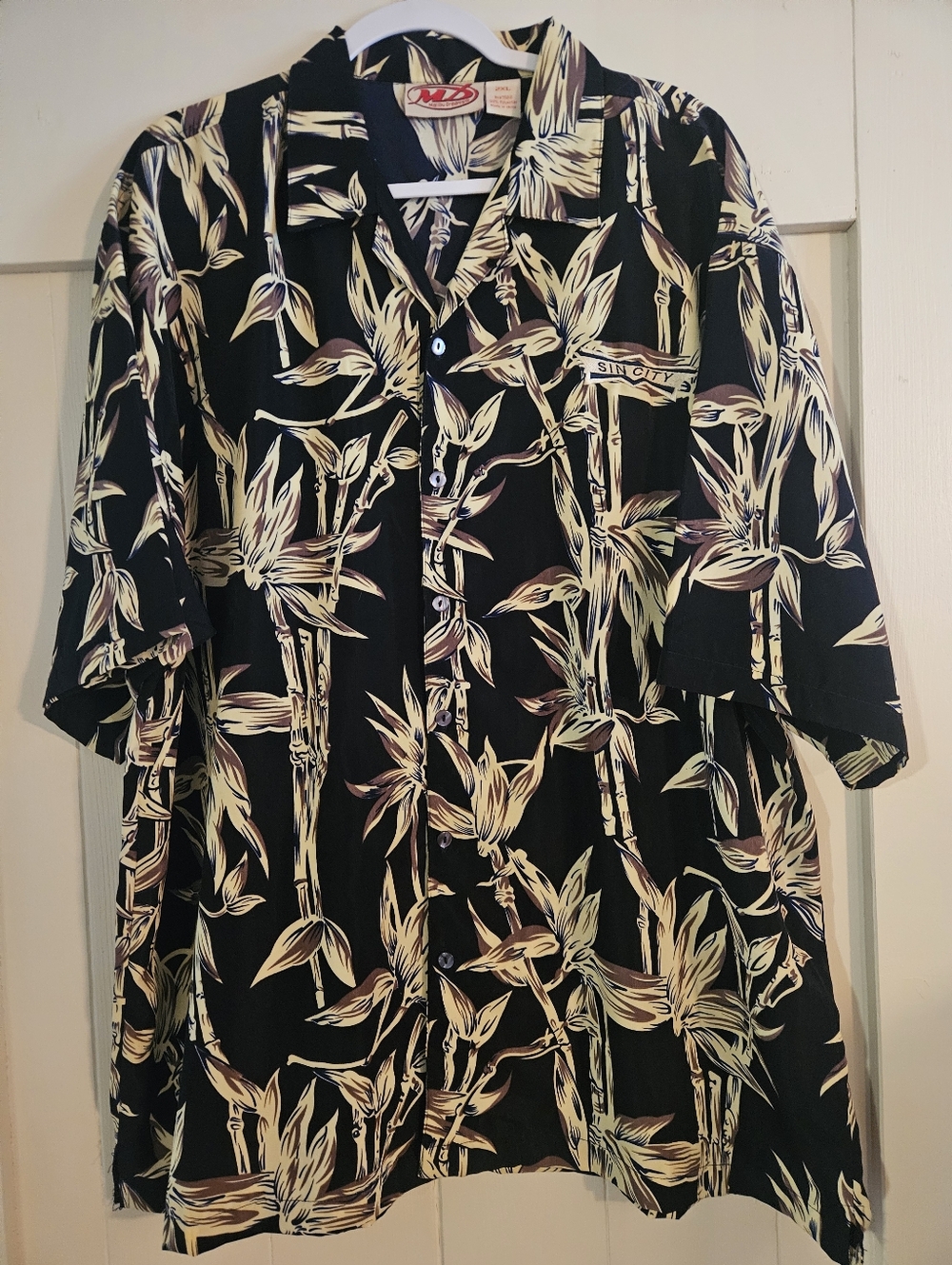 Vintage “Sin City” Bamboo Print Button-Up Shirt – Size 2XL – Retro Vegas Style